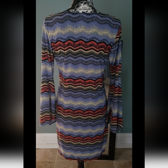 J mode Bell Sleeve Dress - Picture 7 of 9